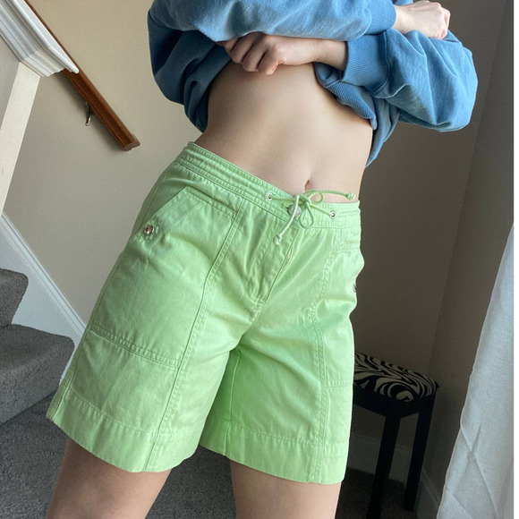 Jones New York lime green lonline drawstring chino shorts, size 4 - Picture 2 of 14